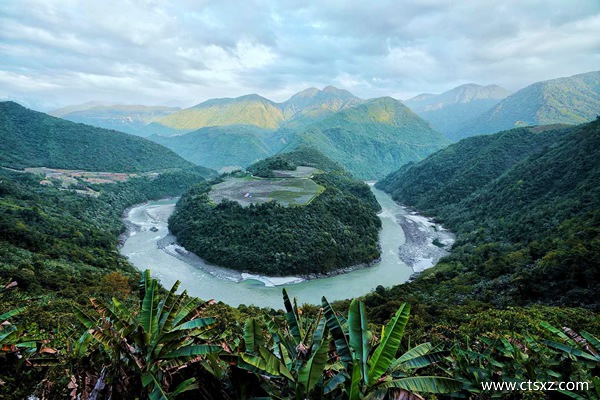 雅魯藏布大峽谷